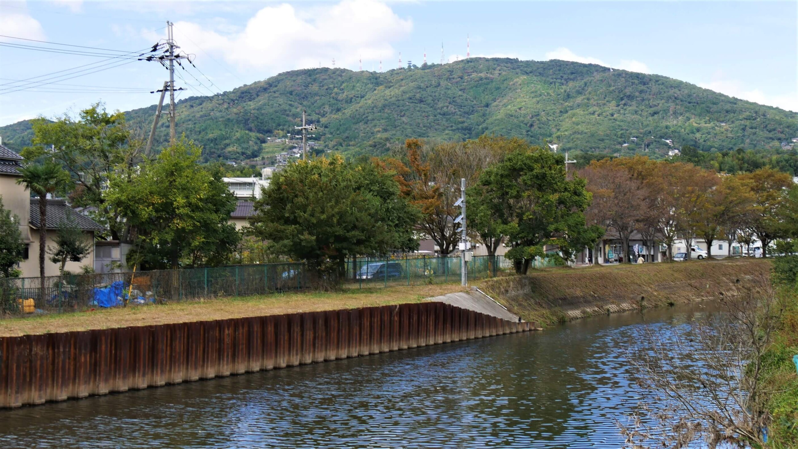 竜田川と生駒山