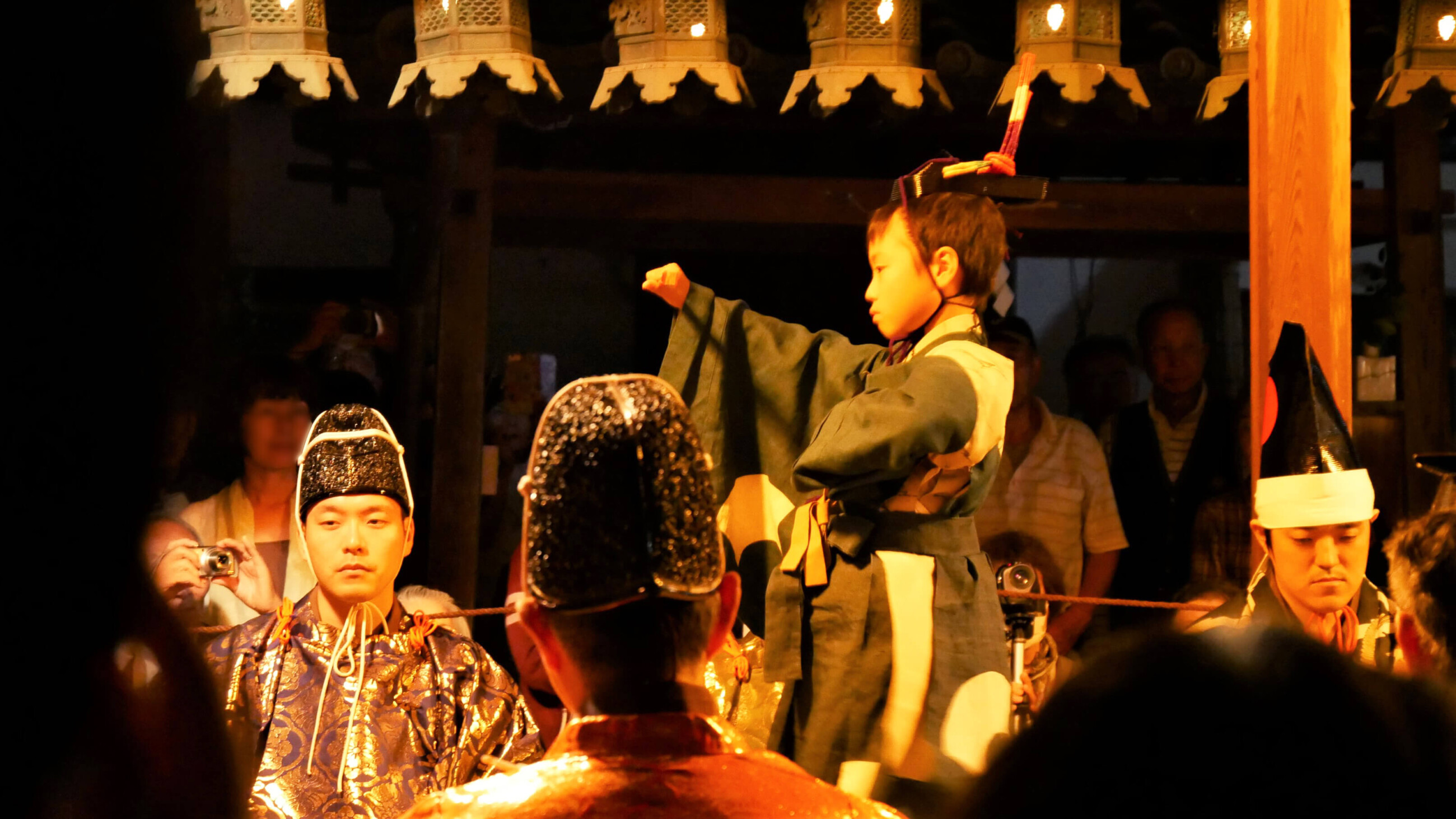 翁舞が奉納される奈良豆比古神社