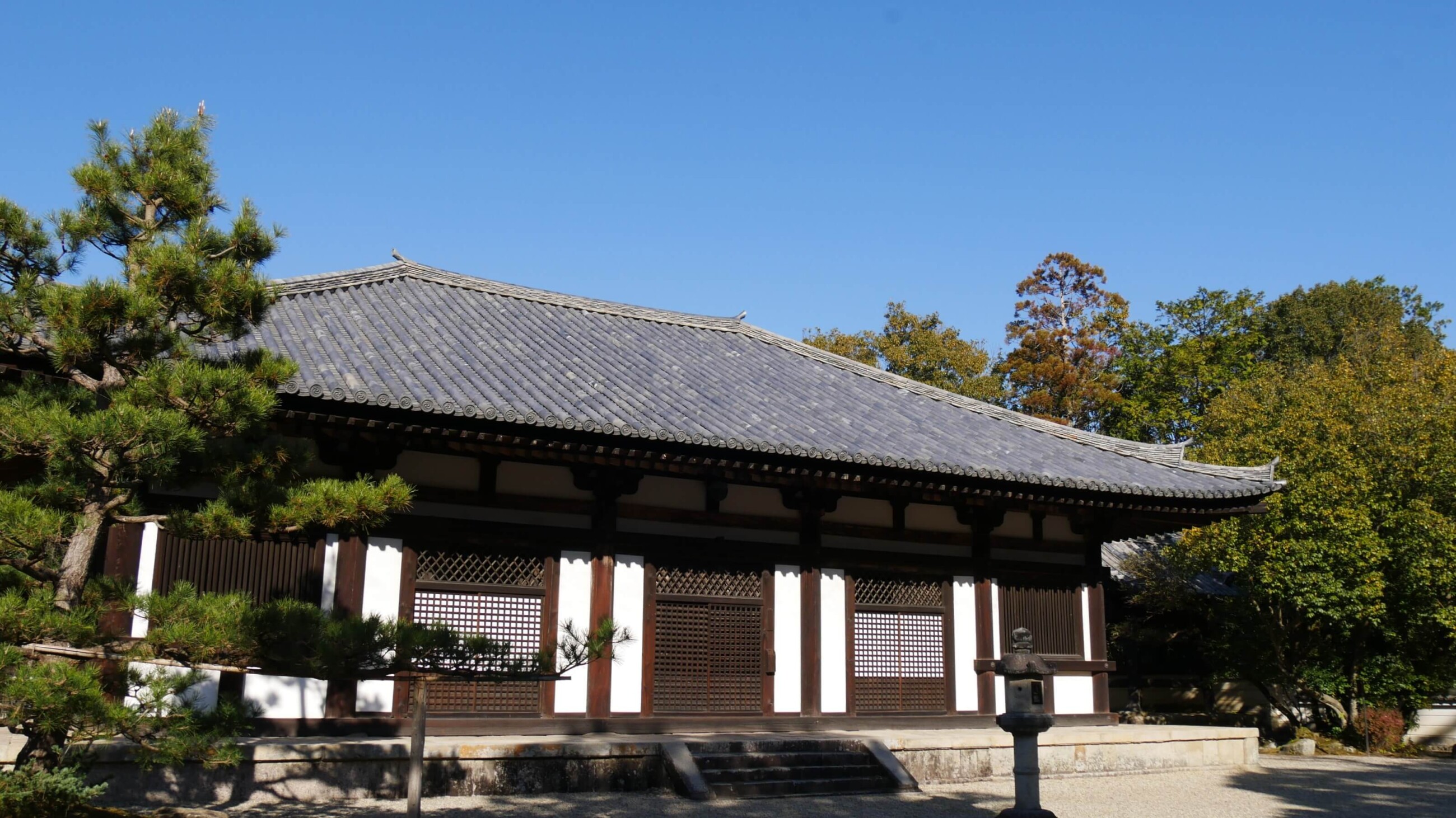 国宝の秋篠寺本堂